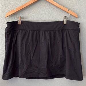 Black swim skirt with swim bottom attached, women’s 18W, Lands’ End, EUC